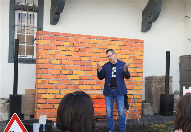 Thomas Manstein bei der Begrüßung der Gäste.