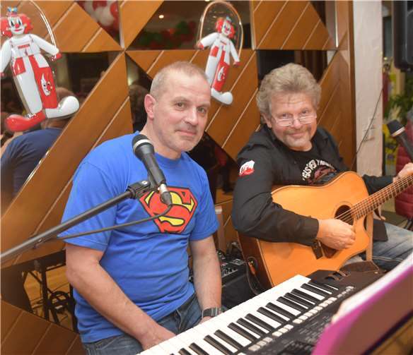 Thomas Michels und Richy Müller als Vereinsmusiker sorgten für eine tolle Stimmung im Schützenhaus.