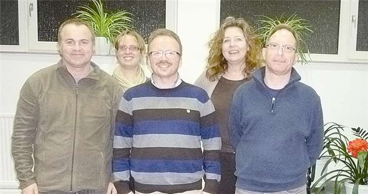Thomas Orichel (2. Vorsitzender), Stefanie Göbel (Schriftführerin),Stephan Kursawe (1. Vorsitzender), Heike Engelhorn (Chorleiterin),Frank Volmer (Kassierer) (v.l.n.r.). privat