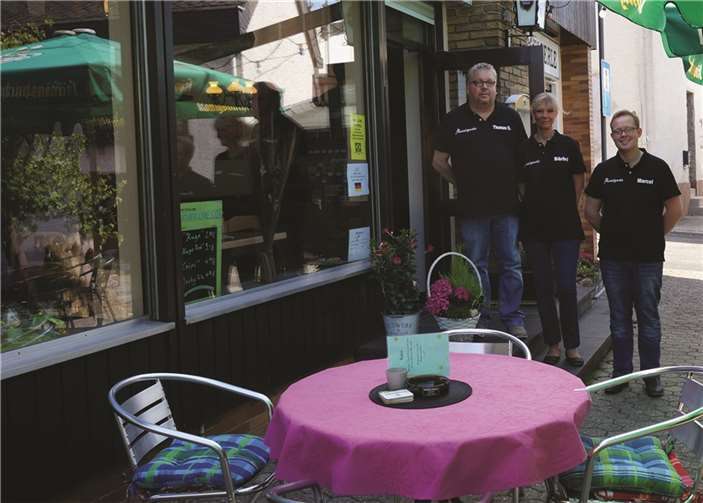 Thomas Otto und seine Familie haben der „Moselperle“ wieder Leben eingehaucht, fühlen sich in Niederfell wohl und freuen sich auf ihre Gäste. EP