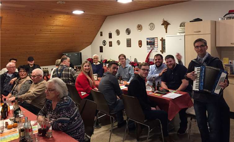 Thomas Pandorf am Akkordeon sorgte für stimmungsvolle musikalische Begleitung. Foto: privat