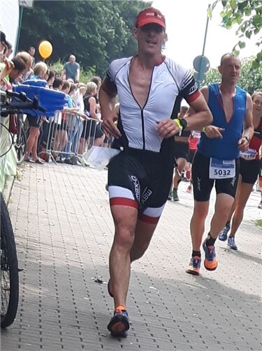 Thomas Pax (rote Kappe).privat