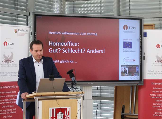Thomas Przybylla, Bürgermeister der Verbandsgemeinde Weißenthurm, bei seiner Rede. Foto: Alice Fedulov