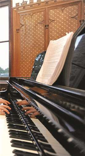 Thomas Rohde spielt gerne Klavier.RÜ