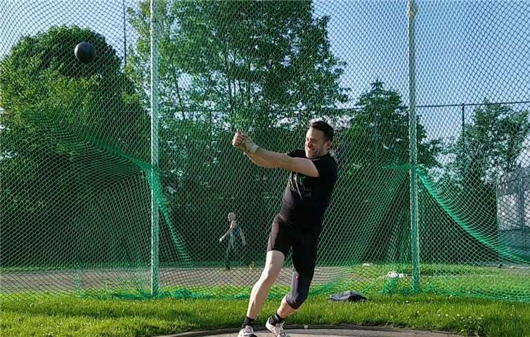 Thomas Schäfer schleuderte den Hammer auf die Siegesweite von 27,30 Meter. Foto:privat