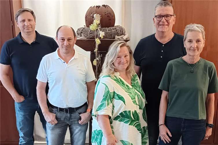 Thomas Scheer (von links), Thomas Kurz, Daniela Franz, Jörg Hergott und Stefanie Stavenhagen bilden den Vorstand des neuen Personalrates der Neuwieder Stadtverwaltung. Foto: Petra Keth-Hergott