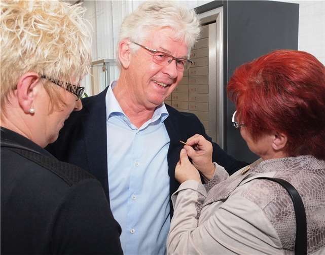 Thomas Schulz erhielt die 20. Ehrennadel für sein Engagement für den Stadtteil Rübenach. Herbert Hennes