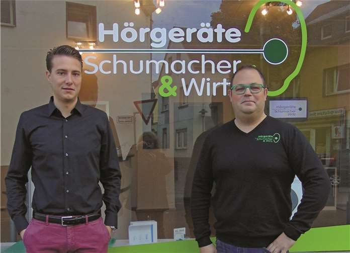 Thomas Wirtz (links) und Frederik Schumacher nehmen sich viel Zeit, um gemeinsam mit dem Kunden das Gerät zu finden, das zu ihm und seinen Anforderungen passt. BES