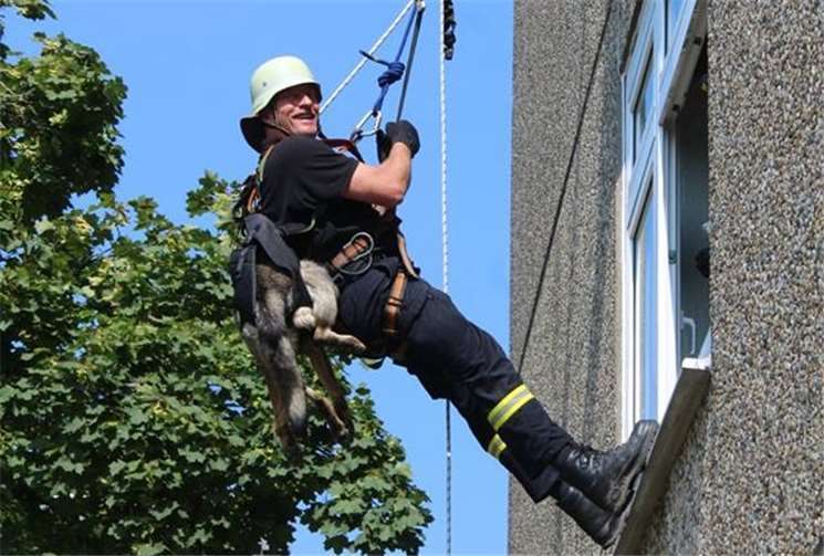 Thomas und Kiwi beim Abseilen. privat