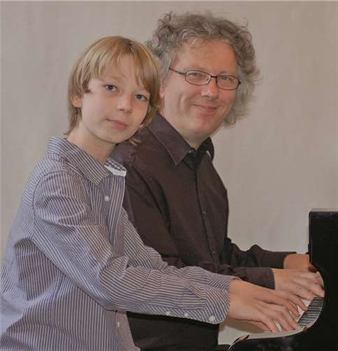 Thomas und Leander Mombaur werden ein vielfältiges Programm zu Gehör bringen. privat