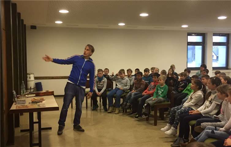 Thommi Baake erzählte den Kindern einiges über sein Leben als Autor.privat