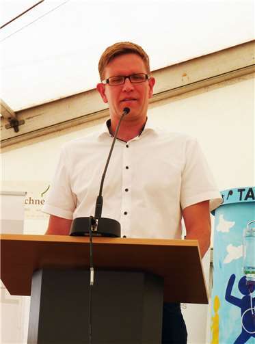 Thoms Buckler, Geschäftsführer er St. Raphael CAB, begrüßte zahlreiche Gäste zu einer informativ und abwechslungsreich gestalteten Feierstunde.