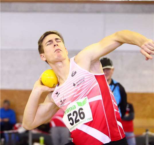 Thorben Schröders wurde jeweils Zweiter im Kugelstoß und über 60 Meter Hürden, was gleichzeitig die Siege in der Rheinlandwertung bedeutete. Foto: privat