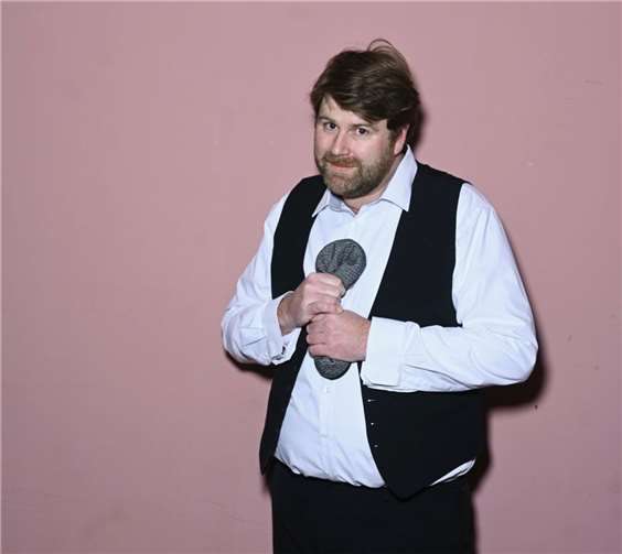 Thorsten Hamer gastiert mit seiner Solo-Komödie am 4. Dezember in der Halle 129.  Foto: privat