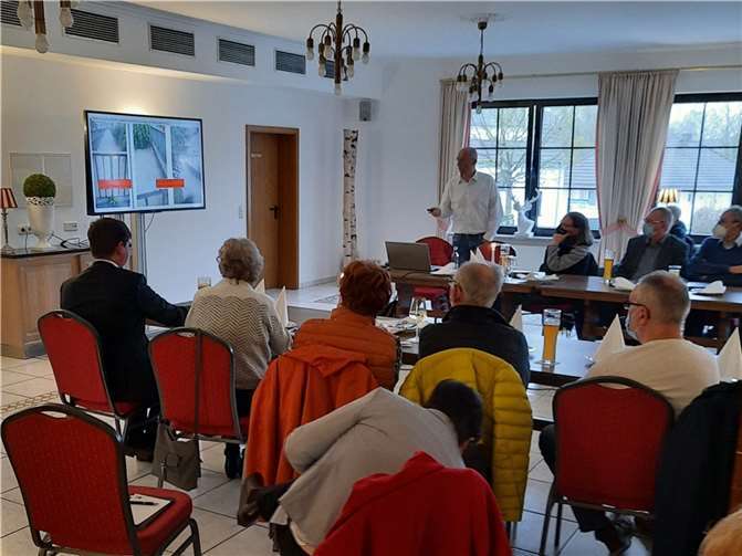 Thorsten Krause vom Bürgerverein Odendorf arbeitet das Geschehene auf. Foto: privat