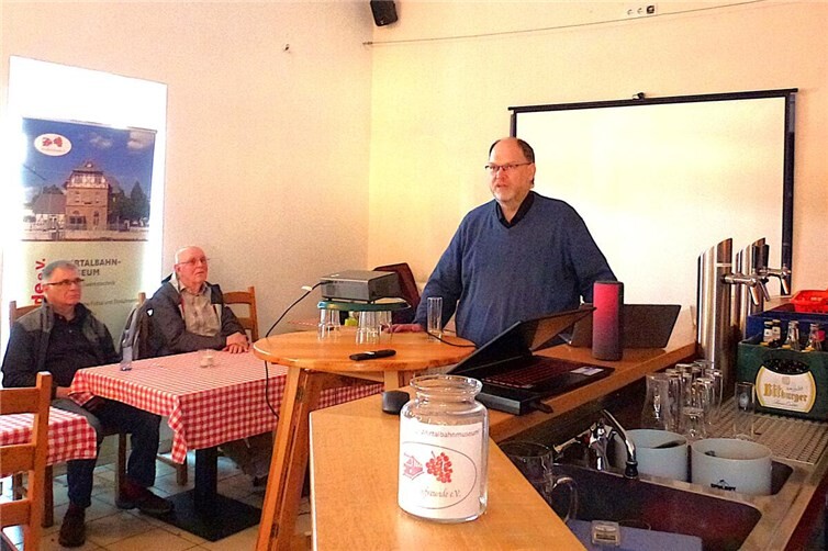 Thorsten Müller stellte die Machbarkeitssudie für eine Verlängerung der Ahrtalbahn bis Adenau vor