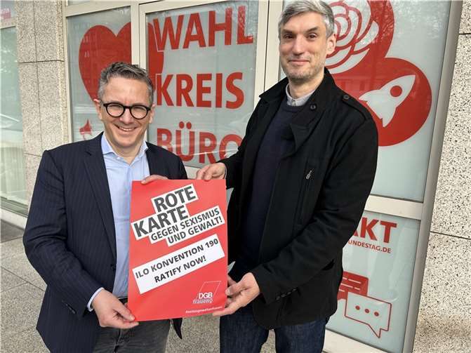Thorsten Rudolph begrüßt die Ratifizierung der ILO-Konvention 190 durch den Bundestag. Zu dem Thema hatte er sich unter anderem auch schon mit dem DGB-Regionalgeschäftsführer Sebastian Hebeisen ausgetauscht.  Quelle: Wahlkreisbüro Thorsten Rudolph/Volker Schmidt/Archiv