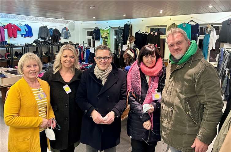 Thorsten Rudolph besuchte das „Offene Kaufhaus“ der „Glücksritter“ in Mülheim-Kärlich und war beeindruckt von der ehrenamtlichen Arbeit. Foto: Wahlkreisbüro Thorsten Rudolph/Volker Schmidt