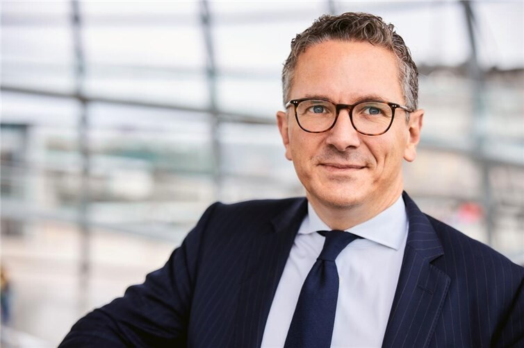 Thorsten Rudolph freut sich, dass die Sanierung der Burgruine Virneburg vom Bund finanziell unterstützt wird.