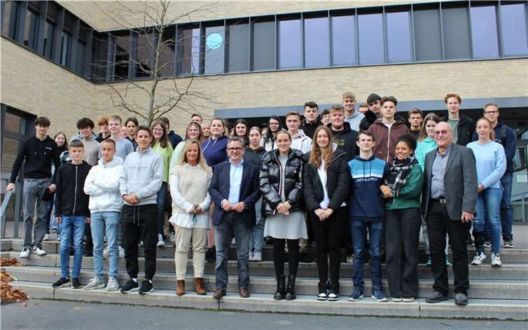 Thorsten Rudolph stand den Oberstufenschülerinnen und -schülern der St.-Franziskus-Schule zwei Schulstunden lang Rede und Antwort. Foto: Wahlkreisbüro Thorsten Rudolph/Volker Schmidt