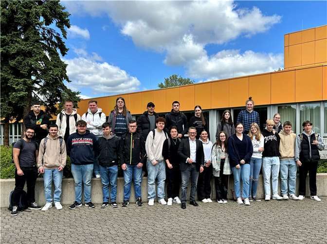 Thorsten Rudolph stand den Zehntklässlern der Realschule plus an der Römervilla einen Vormittag lang Rede und Antwort. Foto: Wahlkreisbüro Thorsten Rudolph/Volker Schmidt