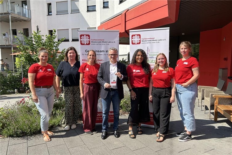 Thorsten Rudolph tauschte sich in Lahnstein mit den Mitarbeiterinnen der Kita-Sozialarbeit der Caritas über deren Arbeit aus.