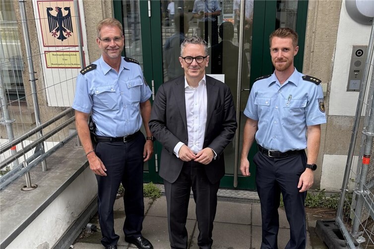 Thorsten Rudolph tauschte sich in der Bundespolizeiwache am Koblenzer Hauptbahnhof mit Polizeidirektor Lucas Bauer und Christian Schmitz, dem Leitenden Polizeidirektor und ständigen Vertreter der Direktion Koblenz, aus.