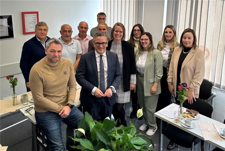 Wichtiges Thema Integration: MdB Rudolph tauscht sich mit dem AWO-Migrationsdienst aus  Thorsten Rudolph tauschte sich vor kurzem mit Mitarbeitenden des AWO-Bezirksverbandes Rheinland aus. Foto: Wahlkreisbüro Thorsten Rudolph / Volker Schmidt