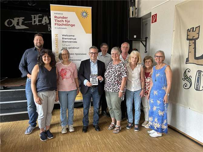 Thorsten Rudolph traf sich mit den ehrenamtlichen Helferinnen und Helfern der Initiative „Runder Tisch für Flüchtlinge in Lahnstein“ sowie Oberbürgermeister Lennart Siefert zum Austausch.  Foto: Wahlkreisbüro Thorsten Rudolph/Volker Schmidt