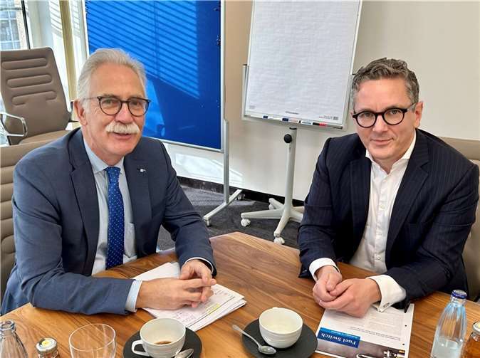 Thorsten Rudolph und Arne Rössel unterhielten sich in den Räumen der IHK über die Situation der heimischen Wirtschaft.  Quelle: Wahlkreisbüro Thorsten Rudolph/Volker Schmidt