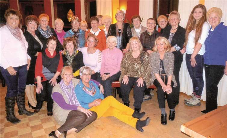 Thür. Die Jahresabschlussfeier der Turnerfrauen von der Montag-Abend-Gruppe fand im alten Casino statt. Bei stimmungsvoller Musik der Hausmusikerin sangen alle froh gelaunt mit. Der Abend hatte bei allen Anklang gefunden, und als dann noch Geschenke verteilt wurden, waren alle Damen hochzufrieden und motiviert für das aktive Sportlerjahr. privat