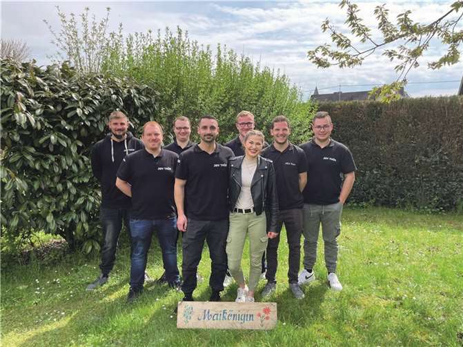 Thür hat wieder ein Maipaar (Mitte).  Foto: FRE