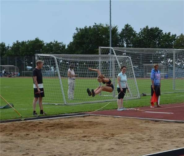Tiara Zinn (U16/W14) bei einem ihrer Sprünge. Foto: privat