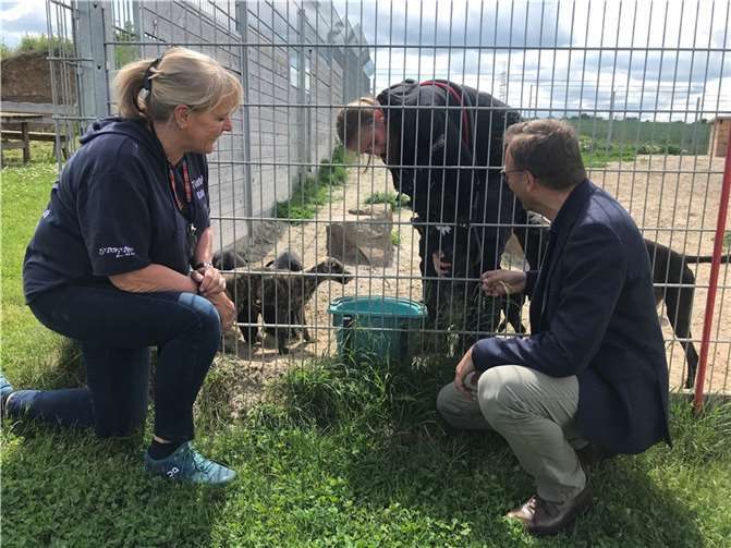 Tierheim-Leiterin Kirstin Höfer und Josef Oster. Foto: privat