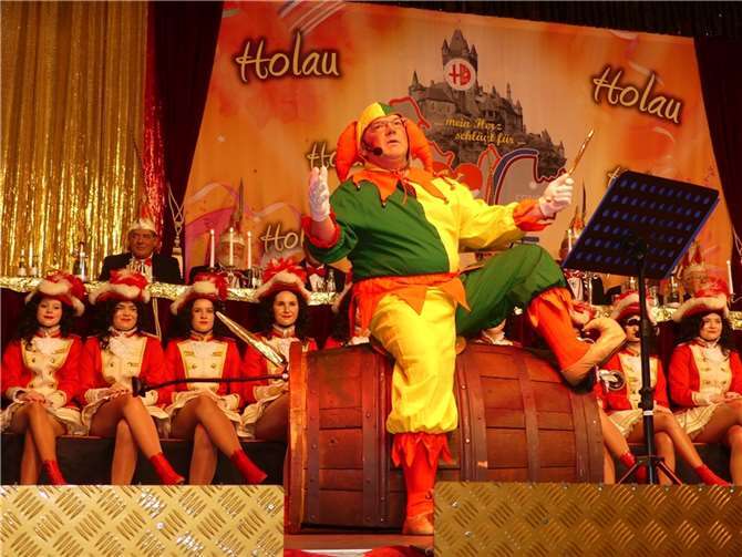 Till Eulenspiegel alias Michael „Brändy“ Brand hielt den Saaljecken in trefflichen Reimen den Narrenspiegel vor.