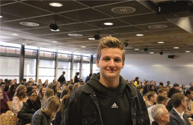 Tim Lauer, Erstsemesterstudent im Fachbereich Mathematik und Technik, ist schon jetzt von der Unterstützung durch die studentischen Vertretungen, Fachschaft und AStA begeistert. Susanne Dröppelmann