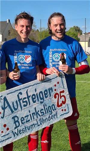 Tim Palm und Roderik Speich werden verabschiedet.  Foto: privat