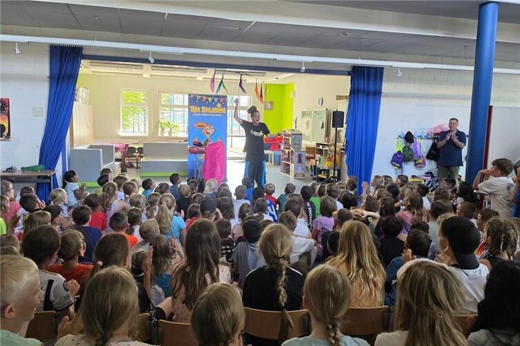 Tim Salabim verzauberte die Grundschule Vettelschoß
