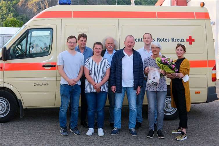 Tim Tischler, neuer stellvertretender DRK-Bereitschaftsleiter in Remagen, Schatzmeister Klaus-Jürgen Alfter, Nadine Schmitz, neue DRK-Bereitschaftsleiterin, Bereitschafts- und Rotkreuzarzt Thomas Hocke-Falke, DRK-Ortsvereinsvorsitzenden Hans-Jörg Göhlmann, DRK-Bereitschaftsleiter Sören Frank, Ehren- und neue stellvertretende Bereitschaftsleiterin Annette Rehse-Lebeau, DRK-Bereitschaftsanwärterin Birgit Bors (v.li.).  Quelle: DRK-Ortsverein Remagen