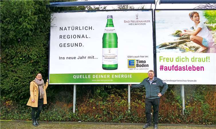 Timo Boden (r.), Inhaber des Edeka-Marktes in der Weinbergstraße, und Dania Münch (l.) setzen auf regionale Produkte im Einzelhandel. Foto: Kevin Hengsberg/Dania Münch – Marketing GmbH