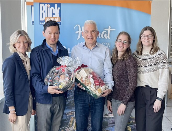 Timur Stein (Leiter der IT) (l.) blickt auf 20 Jahre Betriebszugehörigkeit zurück und der ehemaliger Geschäftsführer, Peter Krupp, auf beeindruckende 50 Jahre (Mitte).  Foto: privat