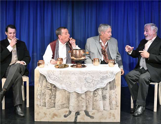 Tino Leo, Helmut Büchel, Manfred Molitorisz und Peter Nüesch im Stück „Die Feuerzangenbowle“. Foto: Friedhelm Schulz