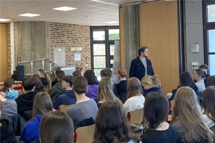 Tino Leo schlüpfte in 10 verschiedene Rollen. Foto: Anne Schäfges