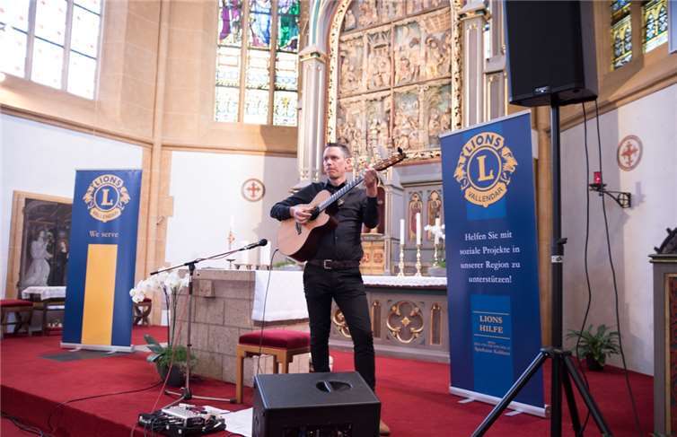 Tinus van Dyk konzertierte in der St. Georg Kirche. Fotos: privat