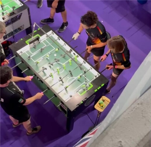 Tischfußball ist ein Spiel, das von Kindern, Jugendlichen, Erwachsenen, Senioren sowie von Menschen mit Beeinträchtigungen ausgeübt werden kann. Foto: privat