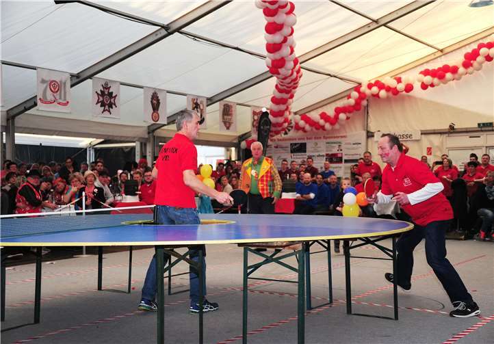 Tischtennis mit Rundlaufen.