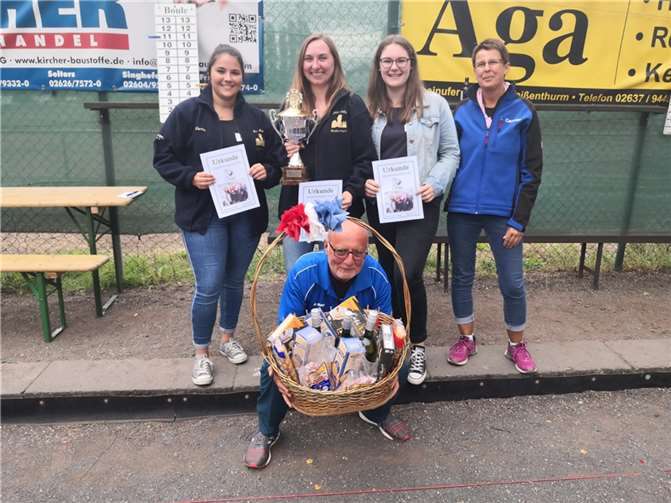Titelverteidiger um den Wanderpokal der Stadt Weißenthurm ist das Team von Blau-Gold II (2019) mit Lea Waldecker, Janine Suchy und Carla Klein. Foto: privat
