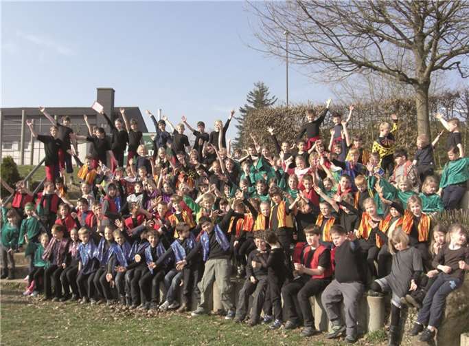 Tobender Applaus, gerührte und begeisterte Gesichter.privat