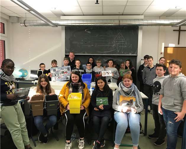 Tobias Beckers und die Schülerinnen und Schüler der Gruppe HUS 7. Foto: privat
