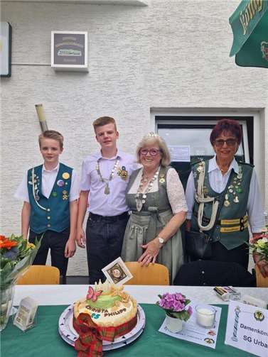 Tobias Hirsch, Schülerkönig Philipp Hirsch, Damenkönigin Christa Steinhardt, Adjutantin Erika Kowalke.